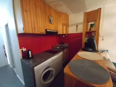 Cuisine ou kitchenette dans l'établissement Charmant Studio Le Lioran - Tour Sumène