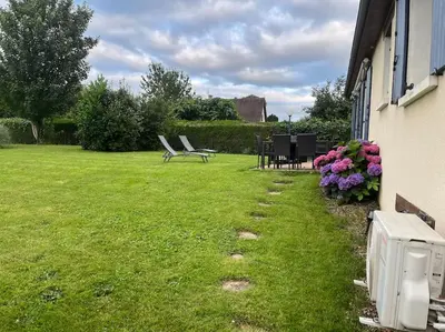 Jardin de l'établissement Charmante maison de ville climatisée avec Wifi