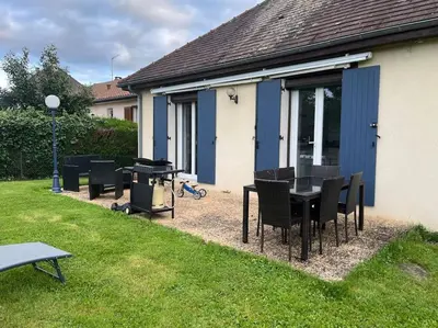 Jardin de l'établissement Charmante maison de ville climatisée avec Wifi
