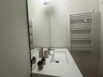 Salle de bains dans l'établissement Les Bancs, central et calme