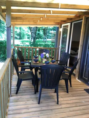 Balcon ou terrasse dans l'établissement Flower Camping de Rouffiac