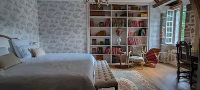 Coin salon dans l'établissement Château de Longevergne