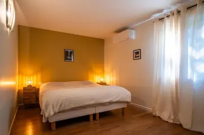 Un ou plusieurs lits dans un hébergement de l'établissement Villa 4 étoiles - 3 chambres - 6 personnes - Nature, campagne, confort moderne, charme, jardin et vue exceptionnelle - Proche Martel