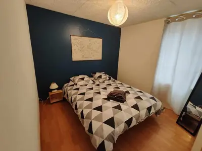 Un ou plusieurs lits dans un hébergement de l'établissement Appartement avec terrasse