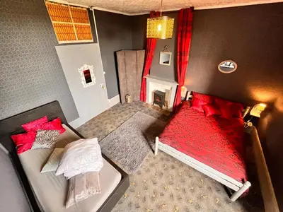 Un ou plusieurs lits dans un hébergement de l'établissement Chambre Anthracite