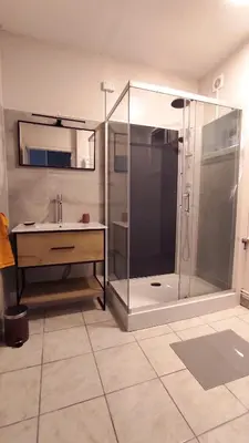 Salle de bains dans l'établissement Gîte de la Beauze 2
