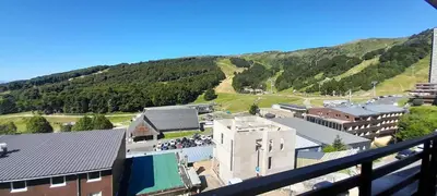 Vue générale sur la montagne ou vue sur la montagne depuis l'appartement