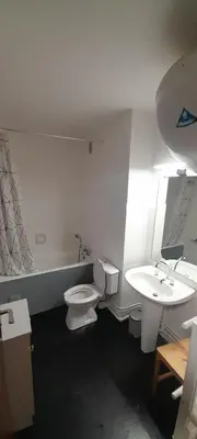 Salle de bains dans l'établissement Appartement 40m2 T2 centre de station Super Besse