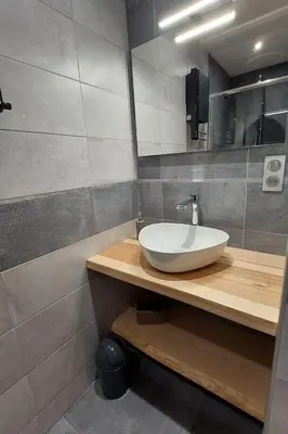 Salle de bains dans l'établissement Gite 8 personnes Ussel Grande Maison rénovée