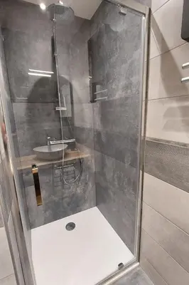 Salle de bains dans l'établissement Gite 8 personnes Ussel Grande Maison rénovée