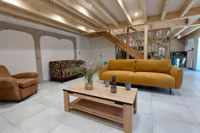 Coin salon dans l'établissement Gite 8 personnes Ussel Grande Maison rénovée