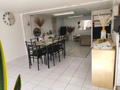 Cuisine ou kitchenette dans l'établissement Appartement cosy avec extérieur à Bretenoux