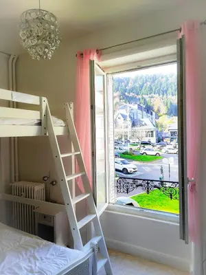 Un ou plusieurs lits dans un hébergement de l'établissement Le Beau Site appartement chaleureux et lumineux tout a pieds