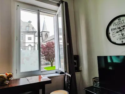 Télévision ou salle de divertissement dans l'établissement Le Beau Site appartement chaleureux et lumineux tout a pieds