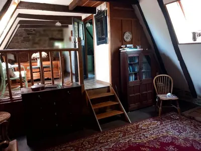 Bibliothèque dans la maison de vacances