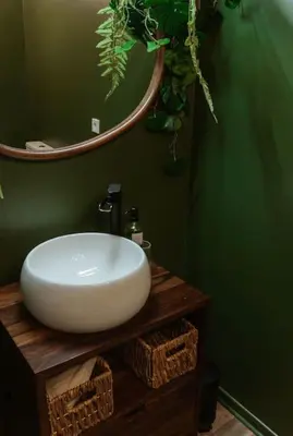 Salle de bains dans l'établissement La Suite Chammarzt - Insolite - Escapade à deux -JungleRoom - baignoire balnéo privative - centre historique