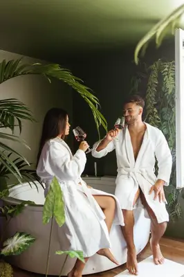 Clients de l'établissement La Suite Chammarzt - Insolite - Escapade à deux -JungleRoom - baignoire balnéo privative - centre historique