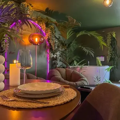 La Suite Chammarzt - Insolite - Escapade à deux -JungleRoom - baignoire balnéo privative - centre historique