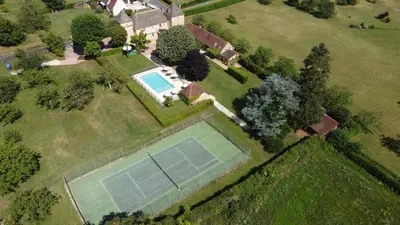 Tennis ou squash au sein de le complexe hôtelier ou à proximité