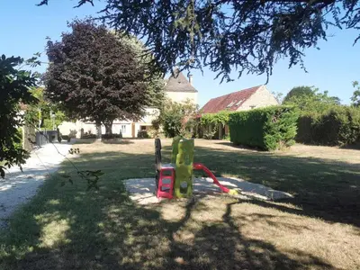 Jardin de l'établissement Domaine Jolidetour climatisé, piscine et tennis privés