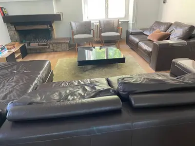 Coin salon dans l'établissement Grande maison familiale