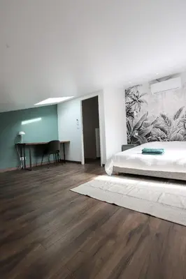 Un ou plusieurs lits dans un hébergement de l'établissement Maison au calme, proche gare & centre-ville
