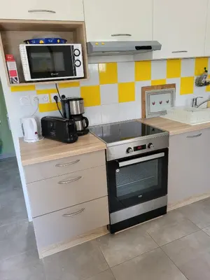 Cuisine ou kitchenette dans l'établissement Gite et Tiny de La Terrière -Dordogne en Périgord