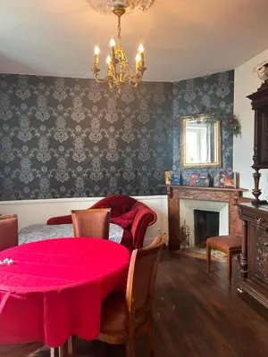 Coin salon dans l'établissement Les chambres des secrets