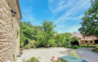 Jardin de l'établissement Lovely Home In Paulin With Kitchen
