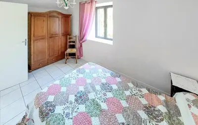 Un ou plusieurs lits dans un hébergement de l'établissement Lovely Home In Paulin With Kitchen