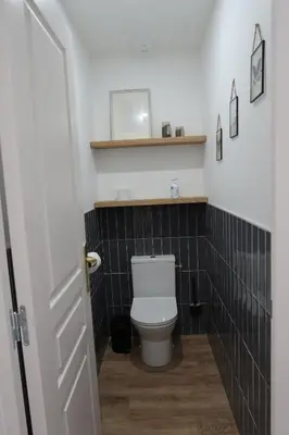 Salle de bains dans l'établissement Grange La Rouge - gîte Corrèze