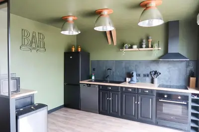 Cuisine ou kitchenette dans l'établissement Grange La Rouge - gîte Corrèze