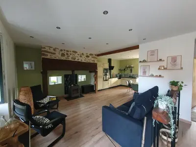 Coin salon dans l'établissement Maison dans ancien corps de ferme 4 à 6 personnes