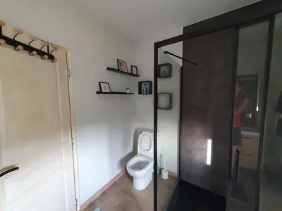 Salle de bains dans l'établissement Maison dans ancien corps de ferme 4 à 6 personnes