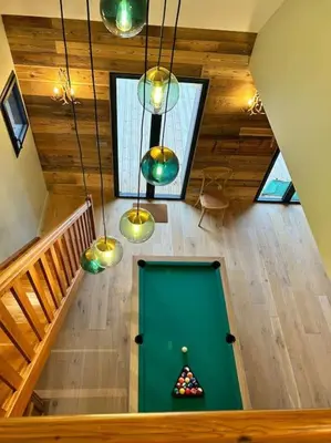 Billard dans l'établissement Chalet Picherande - Charreire