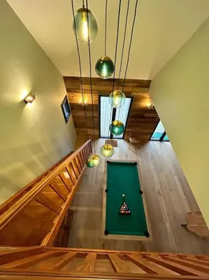 Billard dans l'établissement Chalet Picherande - Charreire