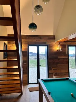 Billard dans l'établissement Chalet Picherande - Charreire