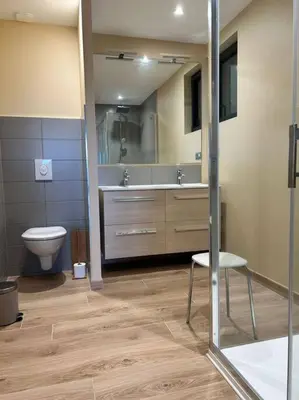 Salle de bains dans l'établissement Chalet Picherande - Charreire
