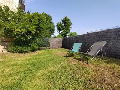 Jardin de l'établissement Appartement cosy avec Jardin clôturé