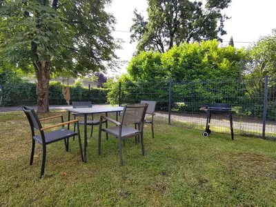 Jardin de l'établissement Appartement cosy avec Jardin clôturé
