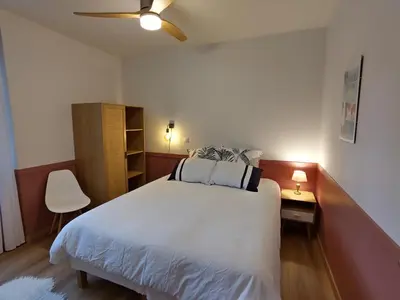Un ou plusieurs lits dans un hébergement de l'établissement Appartement cosy avec Jardin clôturé