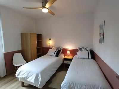 Un ou plusieurs lits dans un hébergement de l'établissement Appartement cosy avec Jardin clôturé