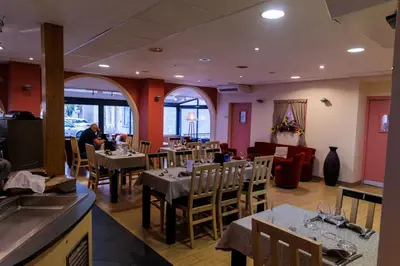 Restaurant ou autre lieu de restauration dans l'établissement Logis Hôtel Restaurant Auberge de la Xaintrie