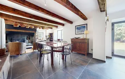 Coin salon dans l'établissement Beautiful Home In Bourg Lastic