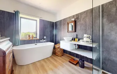 Salle de bains dans l'établissement Beautiful Home In Bourg Lastic