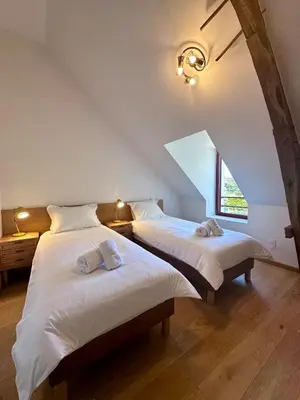 Un ou plusieurs lits dans un hébergement de l'établissement Grange d'Antan -JacuzziPiscineClim -Cuzance