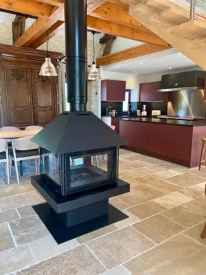 Cuisine ou kitchenette dans l'établissement Grange d'Antan -JacuzziPiscineClim -Cuzance