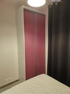 Un ou plusieurs lits dans un hébergement de l'établissement Charmant appartement centre ville proche thermes