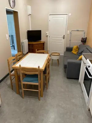 Cuisine ou kitchenette dans l'établissement Charmant appartement centre ville proche thermes