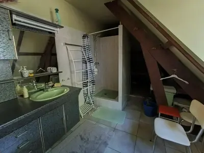 Salle de bains dans l'établissement Maison de famille 8-9 personnes